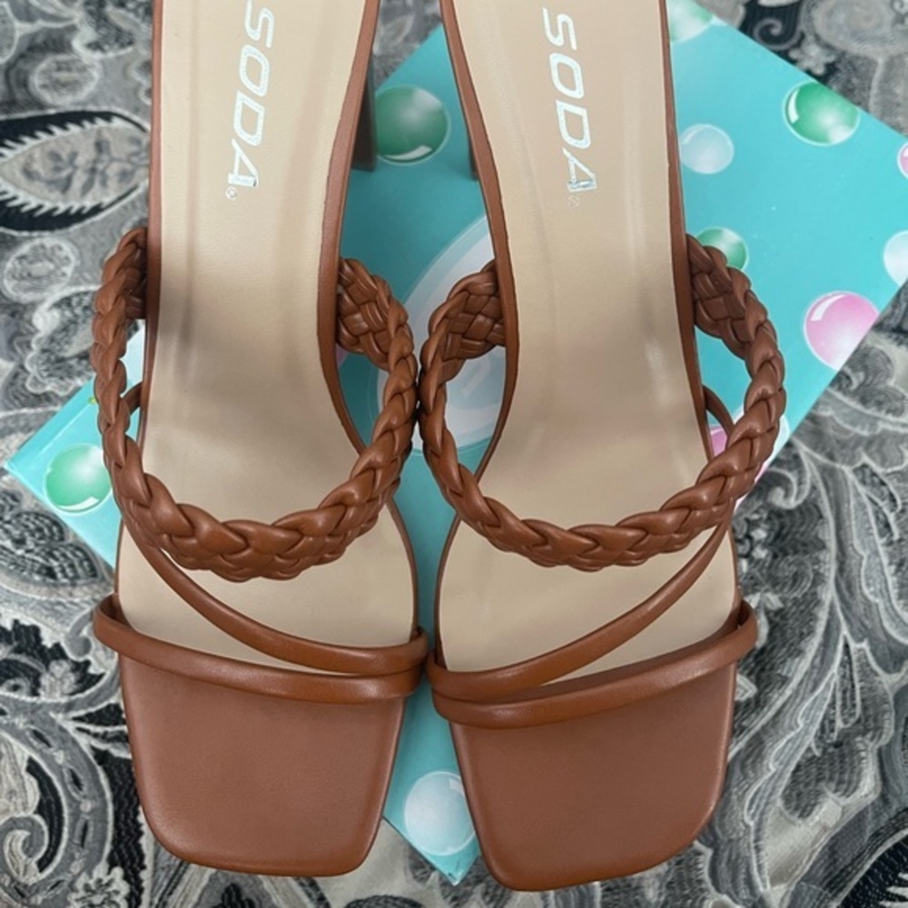 Soda Tan‎ Sandal Heels - Picture 2 of 9